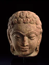 Cabeça de um Tirthankara Jain, Região Mathura, período Kushan, século III-IV dC (arenito)