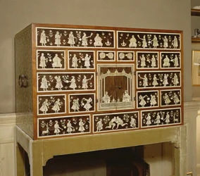Armário indiano decorado em marfim e jacarandá, 17 gavetas, Ceilão, 1700