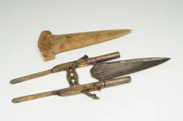 Espada, c.1800-35 (ouro, madeira e metal)