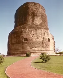 A stupa de Dhamekh, c.500 dC