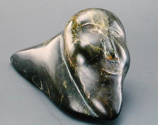 Homem sorridente, de Cape Dorset (pedra sabão)