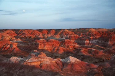 Rochas coloridas perto de Wu Cai Wan, no deserto de Gobi, Xinjiang, China Ocidental, 2007 (foto)
