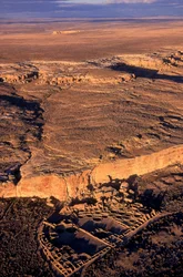 Nas profundezas dos desertos remotos do noroeste do Novo México encontram-se as extensas ruínas de...