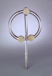 Broche de Cardo, Período Viking (prata dourada)