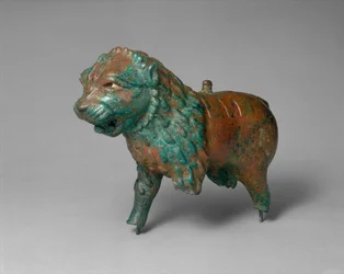 Figura de um leão, c.early to mid-1st millennium BC (liga de cobre)