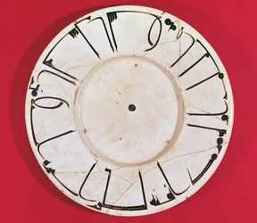 Prato decorado com uma inscrição, Samarcanda, século IX-X (cerâmica)