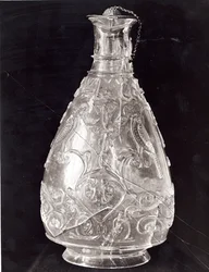 Jarro com pássaros do Tesouro de Saint-Denis, Egípcio, período fatímida, final do século X (cristal de rocha)