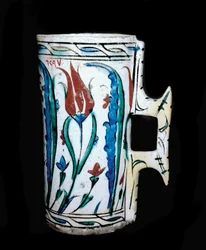Arte Islâmica: jarro de cerâmica feito na Anatólia (Turquia). Século XVII. Cairo, Museu de Arte Islâmica