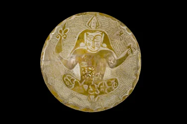 Taça de brilho, Iraque, período abássico, século IX (louça de barro com brilho sobre esmalte)
