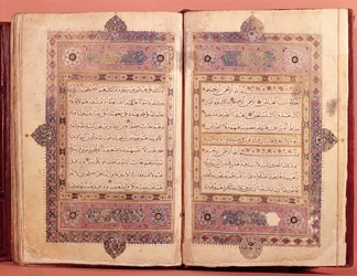 Duas páginas de um manuscrito do Corão