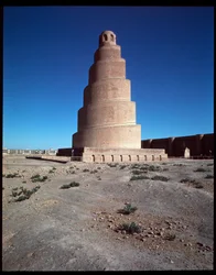 Vista da Grande Mesquita e do seu minarete, a Torre Malwiya,847-852