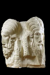 Fragmento de um busto com três cabeças representando a Trindade, da Igreja da Anunciação em Nazaré