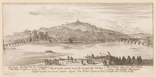 Vista de Lyon do banco perto do mosteiro celestino
Veue de Lyon quand on est sur les quais des Celestins (título sobre o objecto)