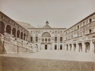 Álbum "Italie 1882, Nápoles, Pise, Gênes, Corniche": O pátio interior do Palácio do Príncipe do Mónaco