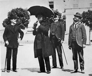 A pessoa retratada é o compositor e libretista ARRIGO BOITO (Pádua, 24 de fevereiro de 1842 - Milão, 10 de junho de 1918)
