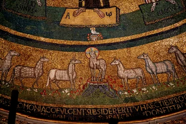 Abside mosaico com Cristo como o Cordeiro Pascal e ovelhas (mosaico)
