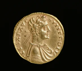 Augustalis de Frederico II (1198-1250), Reino da Sicília e sul da Itália, Messina Mint, 1231-50 (anverso) (ouro) (para reverso ver 168053)