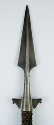 Bear Spear, c.1550 (aço e madeira)