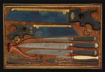 Caixa de instrumentos anatômicos (madeira e metal)