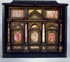 Armário (madeira dourada incrustada com mármore)
