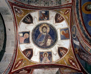 Cristo abençoa os símbolos dos evangelistas Fresco da escola italiana do século XIII. Cofre 15 da cripta da Catedrais de Anagni. Itália