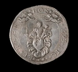 Moeda da República de Genes: moeda de prata de cinco ecus. Diam. 61 mm. 1693. Atrás. Genes Musei di Strada Nuova