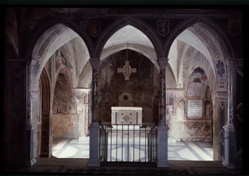 Vista interior do presbitério e altar, caverna de São Benedito (sacro speco) Subiaco