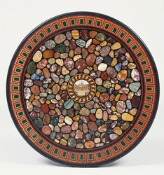 Tampo de mesa circular de mármore de espécime italiano centrado em torno de um micro mosaico da Praça de São Pedro, Roma