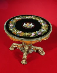 Mesa de micro-mosaico com brasões de Norfolk e Leveson-Gower, 1847 (madeira, metal e micro-mosaico)