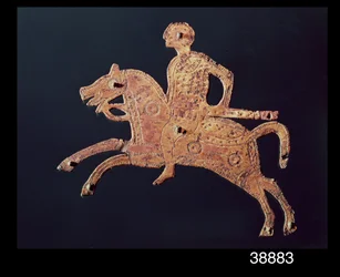 Placa de escudo ornamental de San Pietro Stabio, Itália, século VII d.C. (metal)