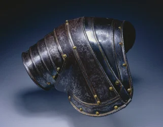 Pauldron para ombro direito, c.1560-70 (aço azulado e dourado)