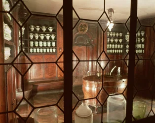 Reconstrução de uma loja de cosméticos do século XVIII