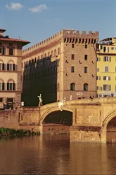 Vista do Museu Ferragamo e da Ponte Santa Trinita