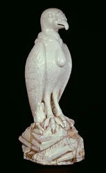 Uma de um par de grandes figuras brancas de abutres Meissen, c.1731