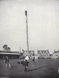 The Inverness Gathering, jogando o Caber