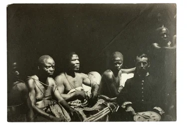 Chefes do capitão Gallwey e Edo, Benin, Nigéria, 1892 (impressão em prata de gelatina)