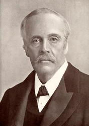 Arthur James Balfour, 1º Conde de Balfour, estadista britânico e primeiro-ministro, 1912.