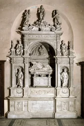 Monumento funerário em homenagem ao Cardeal Ascanio Maria Sforza (escultura de mármore,1505-1507)