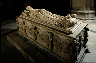 Monumento a Ilaria del Carretto da família do Marquês de Savona. Detalhe. Escultura em mármore.