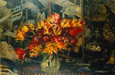 Bando de tulipas e uma tela; Buquê de tulipas na tela,
