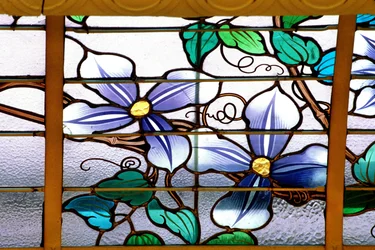 Nancy (departamento 54), Art Nouveau, "La verriere aux Clematites" (1901) - detalhe, Stained glass de Jacques Gruber (1870-1936), no Credit Lyonnais, rue St Georges