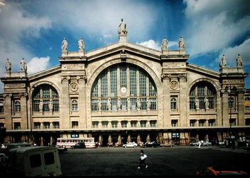 Vista da fachada da Gare du Nord, construída entre 1861 e 1863