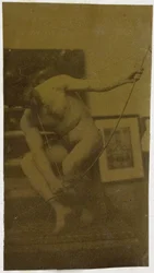 Estudo de um modelo nu masculino, agachado com um laço na mão, visto de frente, no estúdio de Jacques de Lalaing