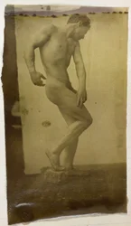 Estudo de um modelo nu masculino, de pé e visto de lado, no estúdio de Jacques de Lalaing