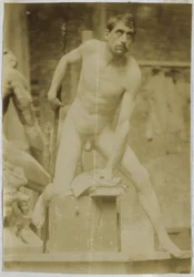 Estudo de um modelo masculino nu, visto de frente, no estúdio de Jacques de Lalaing