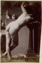 Estudo de uma modelo feminina nua, vista por trás, no estúdio de Jacques de Lalaing, estudo preliminar para fonte circular