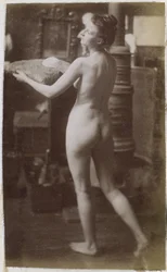 Estudo de uma modelo feminina nua, vista de trás num ângulo, no estúdio de Jacques de Lalaing