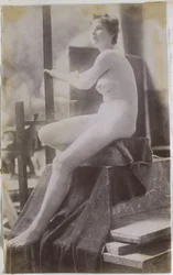 Estudo de uma modelo feminina nua, sentada no palco e vista obliquamente de lado, no estúdio de Jacques de Lalaing, estudo preliminar para a pedra tumular Fernand Scribe no cemitério de Gand