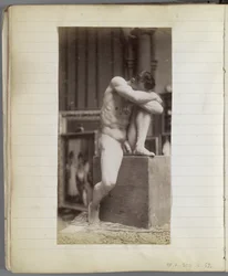 Estudo de um modelo nu masculino sentado no ateliê de Jacques de Lalaing