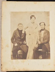 [Retrato de uma mulher e dois homens].
